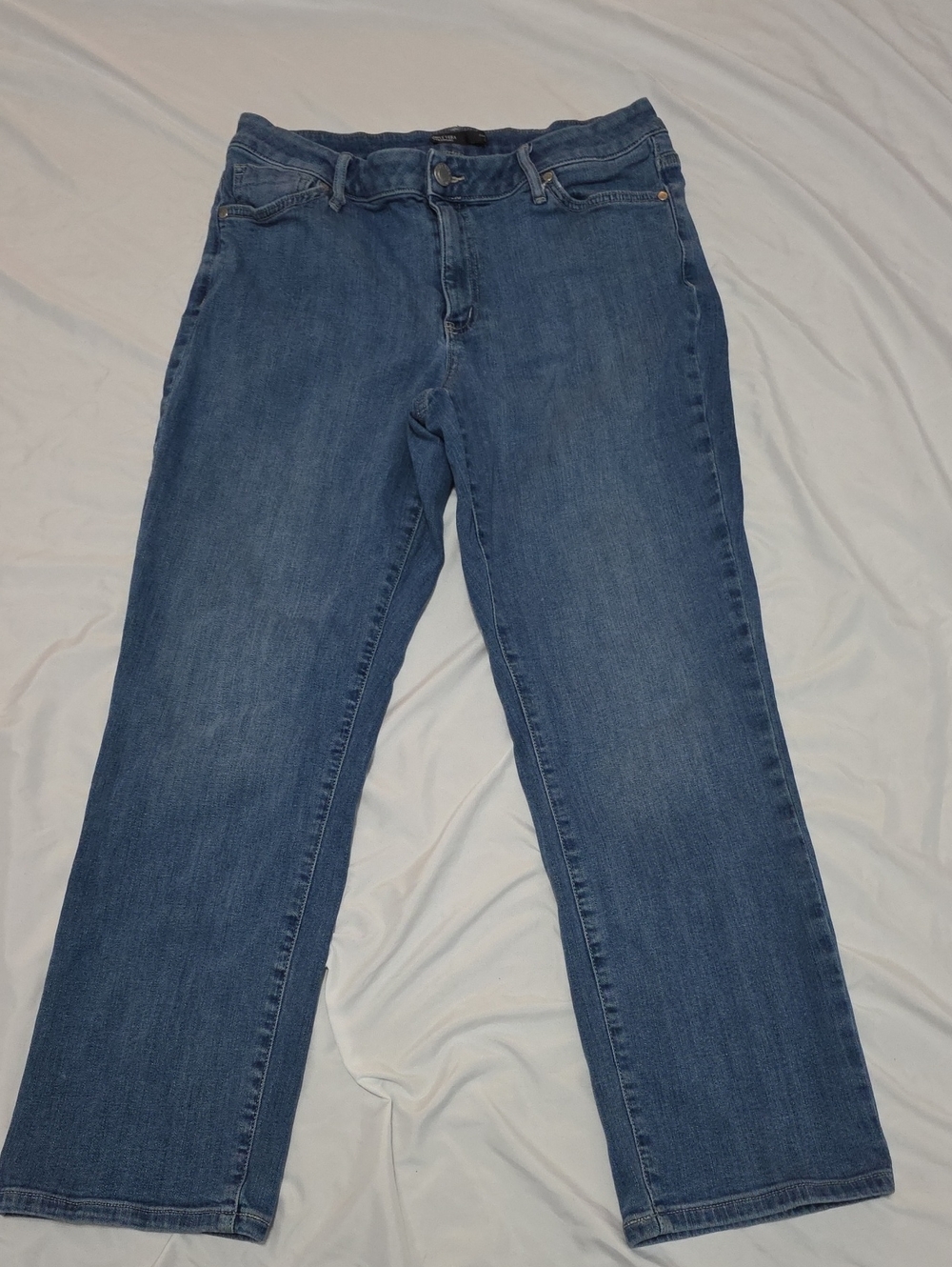 Vera Wang Medium Blue Straight-Leg Jeans